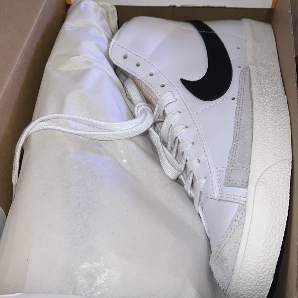 NEW Nike Blazer MID ‘77 VNTG